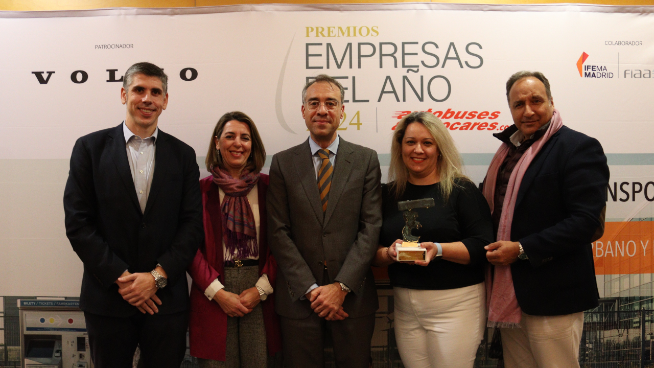 El equipo de Arriva con el Premio Empresa del año Transporte Urbano